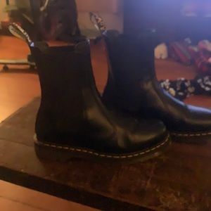 Doc Martens 2976 Hi Smooth Chelsea Boots